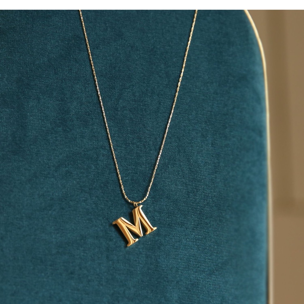 Vòng cổ Thép Titan Mạ Vàng 14K Mặt Chữ M Cá Tính Cho Nữ