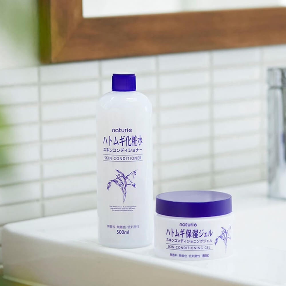 Gel dưỡng da Naturie hatomugi skin conditioning chiết xuất từ hạt cây ý dĩ 180g của Nhật Bản