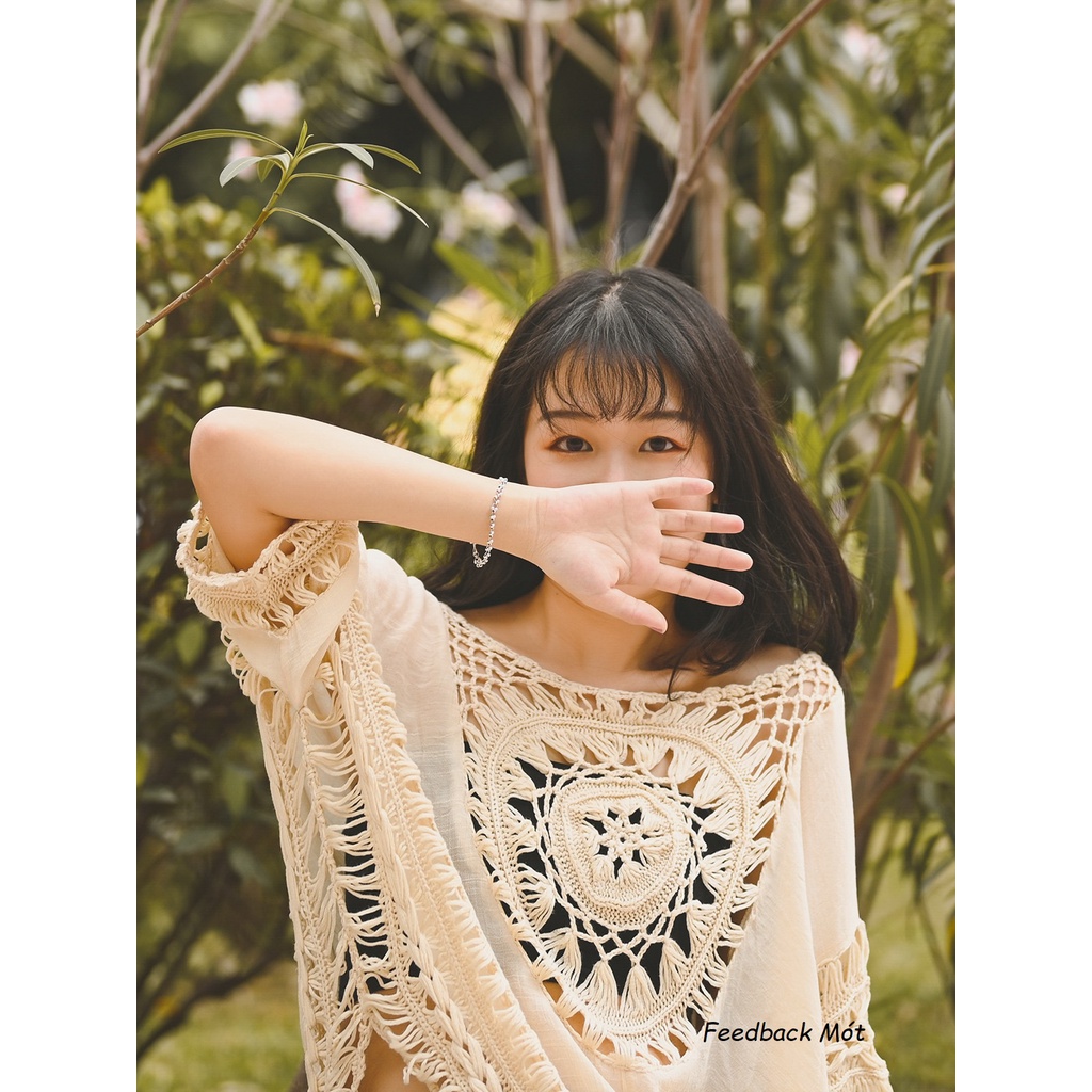 Áo móc len trùm kem hoạ tiết trống đồng