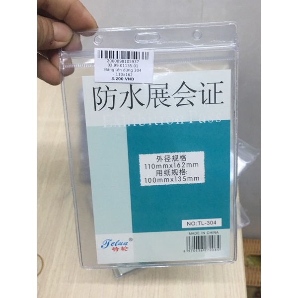 Đeo thẻ học sinh,nhân viên