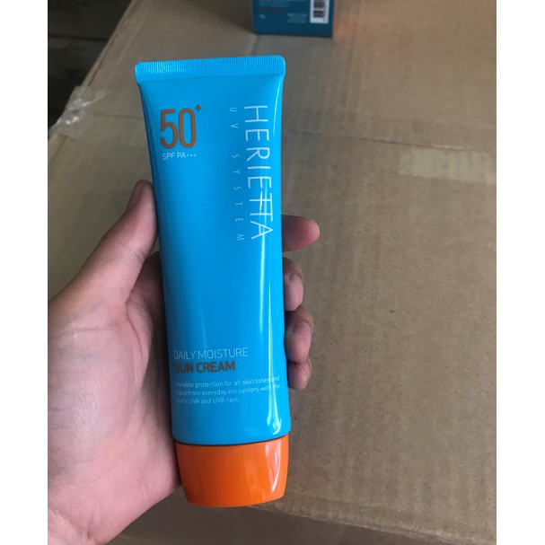 Kem chống nắng hàng ngày nâng tông và cung cấp độ ẩm cho da Welcos herietta daily moisture sun cream SPF50+/PA+++ 70g