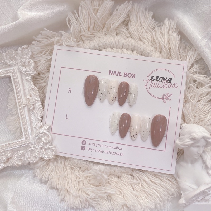 Nail box thiết kế màu nâu be loang xà cừ