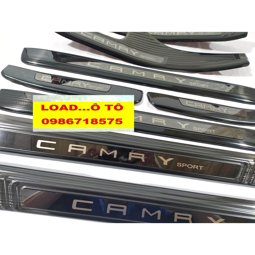 Ốp Bậc Cửa, Nẹp Bước Chân Trong, Ngoài Xe Toyota Camry 2022-2019 Chất Liệu Titan Cao Cấp, Chữ Bóng Camry