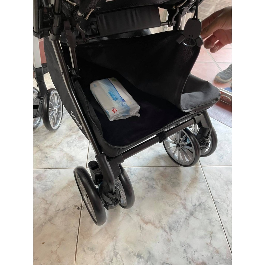 Xe đẩy Combi Umbretta 4 bánh quay tự động Premium New black