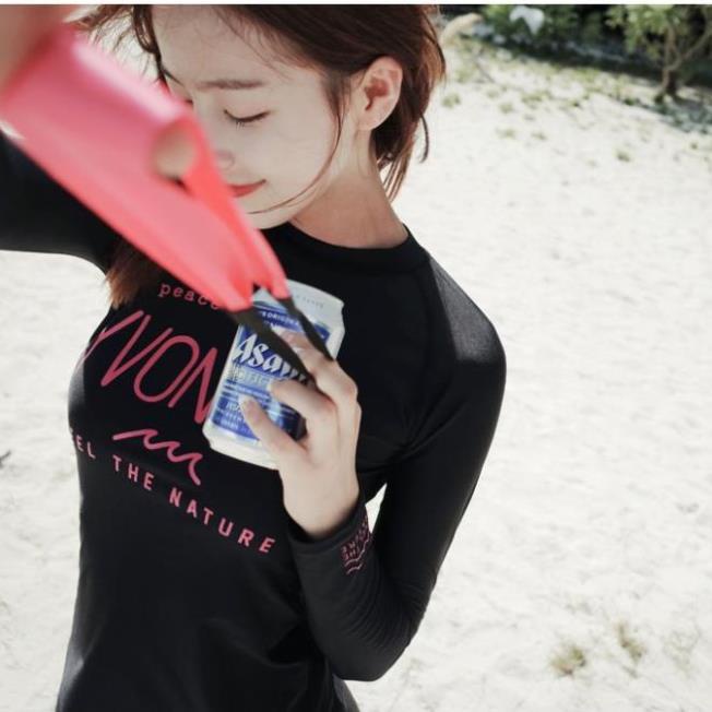 Có sẵn lẻ áo bơi nữ dài tay đen chữ đỏ FEEL THE NATURE * * | BigBuy360 - bigbuy360.vn