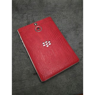 Dán da BlackBerry PassPort Silver - Dập vân Kì Đà