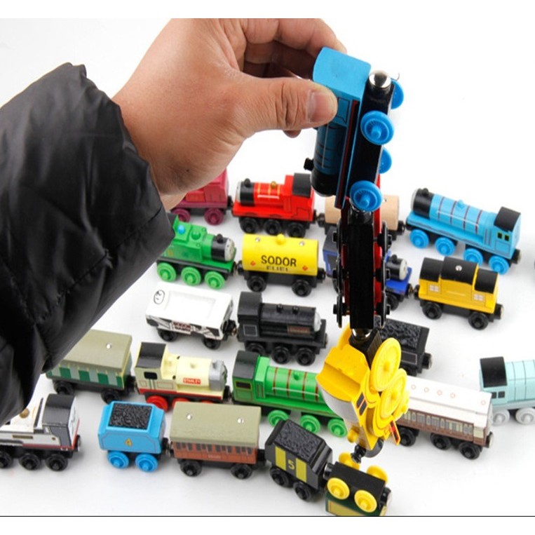Bộ sưu tập 50 xe - 30 đầu kéo và 20 toa hàng Thomas and Friends