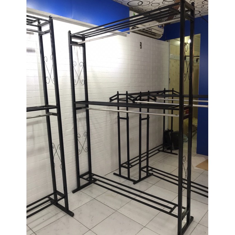 Giá treo quần áo chuyên dùng shop thời trang