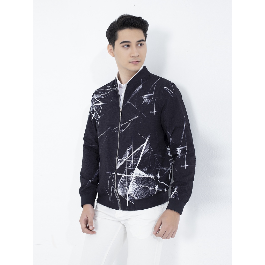 Áo khoác gió nam 2 lớp Aristino AJK024W1 Jacket Regular fit suông vừa bo tay bo gấu khỏe khoắn màu Đen in màu ấn tượng