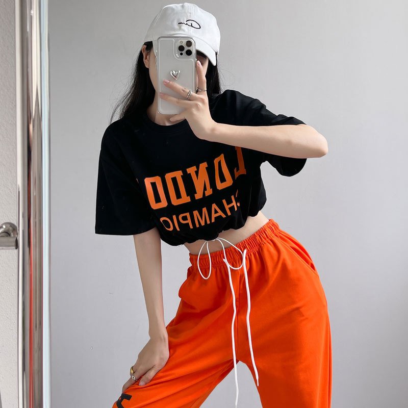Set Cá Tính Áo croptop đen LONDON Mix Quần Jogger Cam Da Cá Cao Cấp - J135