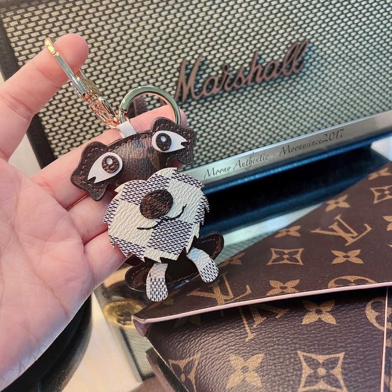 Charm móc khoá treo túi LV vô diệm và chó da xịn