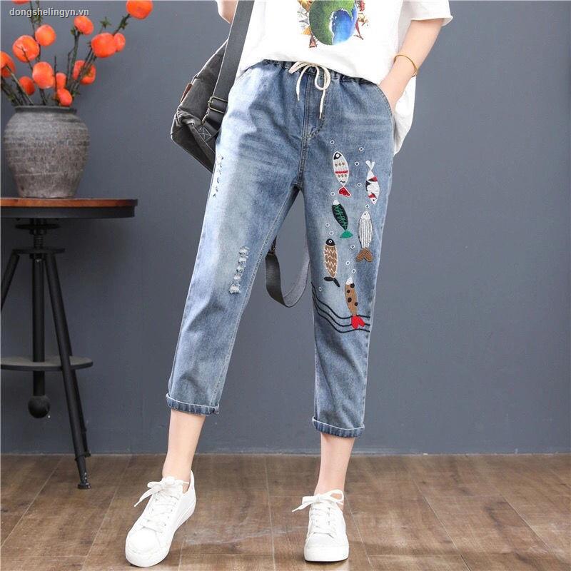 Quần jean lưng cao dáng rộng thêu họa tiết thời trang cá tính cho nữ