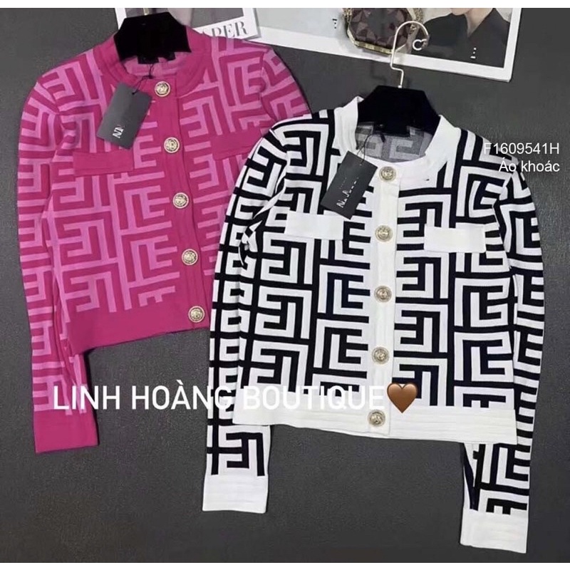 Áo khoác len cổ tròn dài tay họa tiết nút vàng TT1609