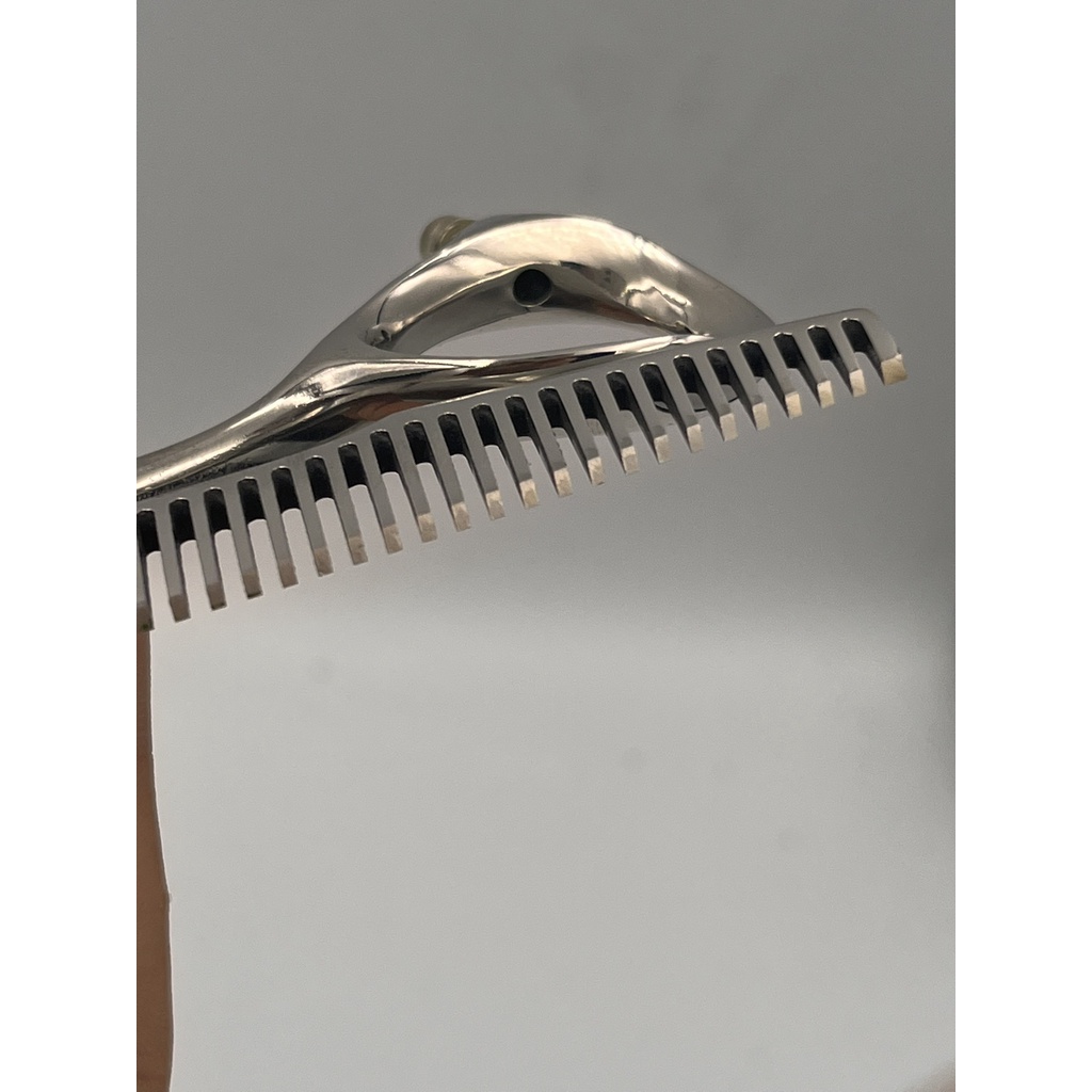 Kéo cắt tóc Titan thép 440C sắc bén bền bỉ - TJ630