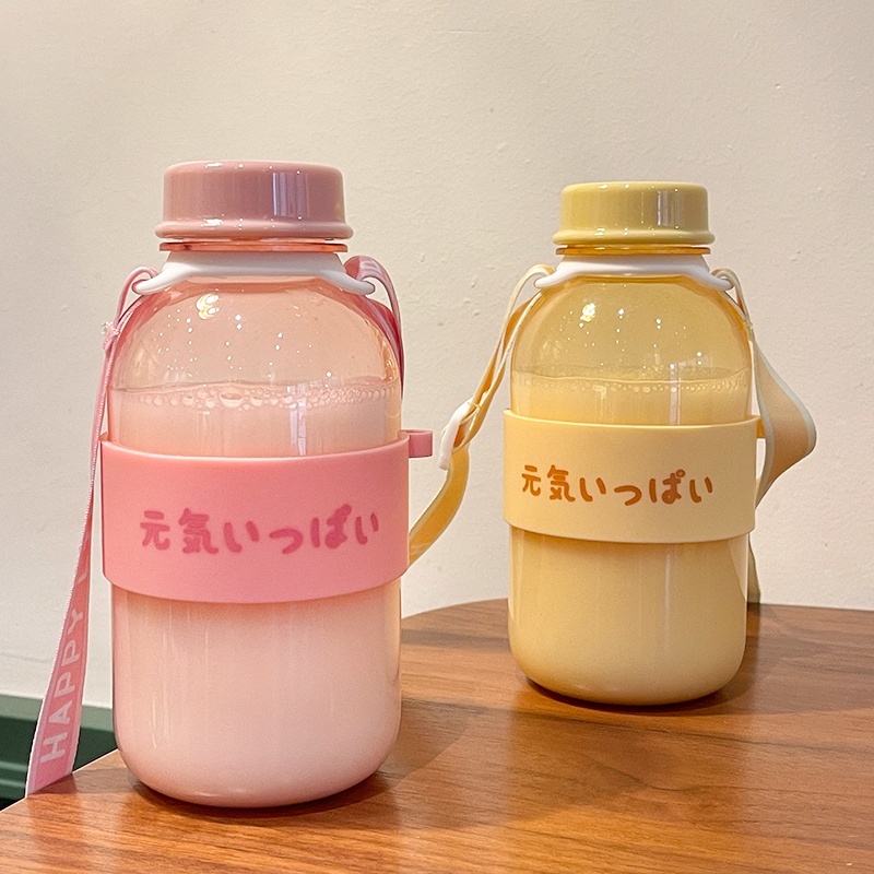 Bình Nước Nhựa Trong Suốt 550ml Kèm Dây Đeo Bằng Nhựa
