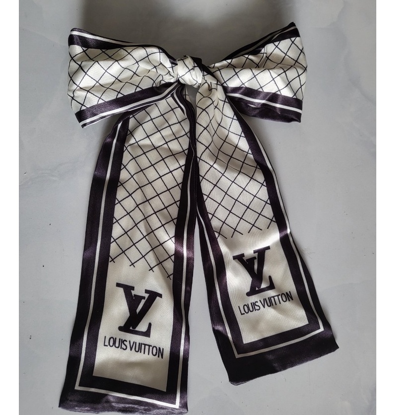 áo sơ mi ko túi nơ ch.anel ( hình thật phía sau)