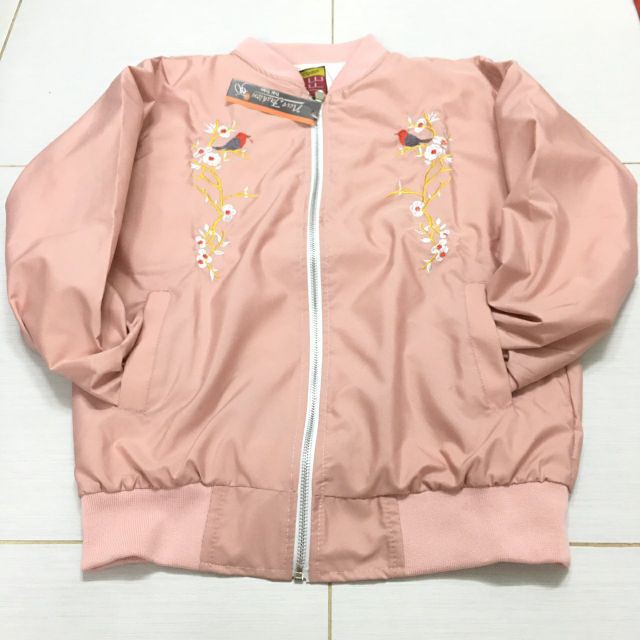 Áo khoác dù 2 lớp thêu hoa nữ tính