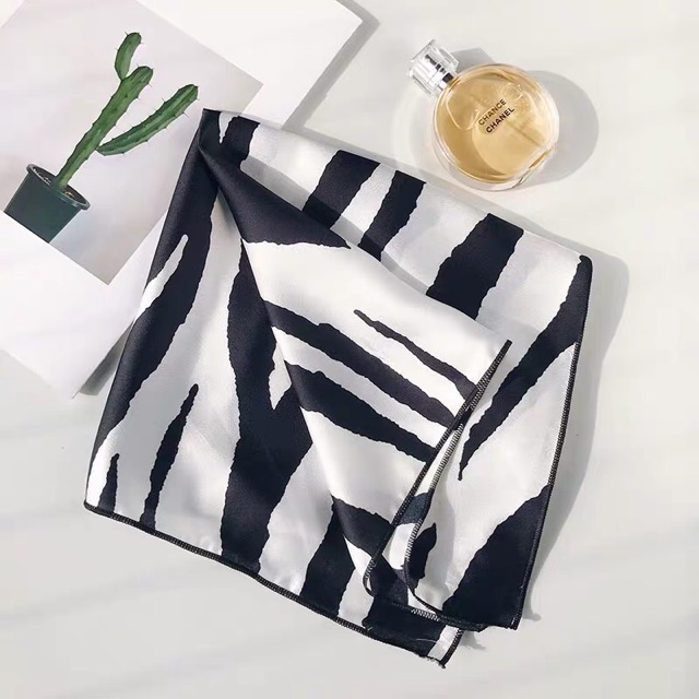 Khăn vuông size 50cm hoạ tiết ngựa vằn - Maben