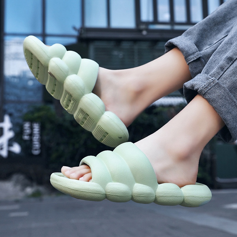 Dép đi trong nhà hình sâu bướm xinh xắn mềm mại