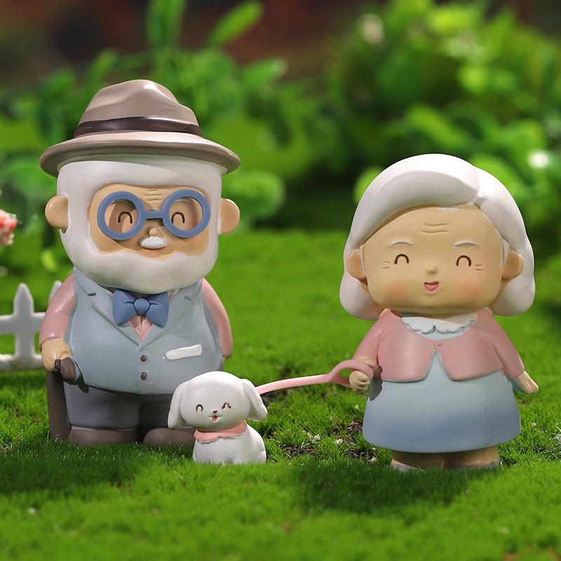 Mô hình cặp đôi Ông Bà dắt chó, đi xe, thổi nến, tắm biển, đánh đàn biểu cảm dễ thương Ráp dùng để trang trí quà tặng