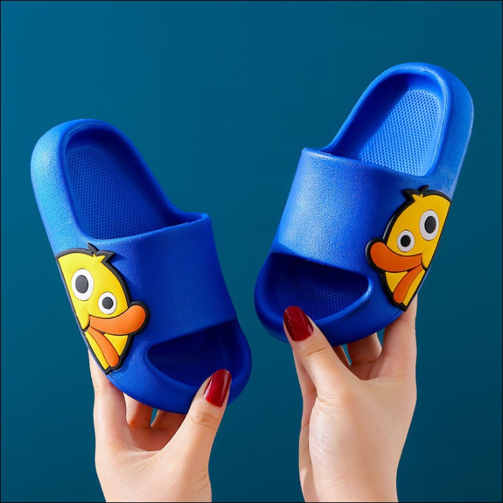 Dép Quai Ngang Đi Trong Nhà Tắm Đế Mềm Chống Trượt Họa Tiết Hoạt Hình Dành Cho Bé Trai