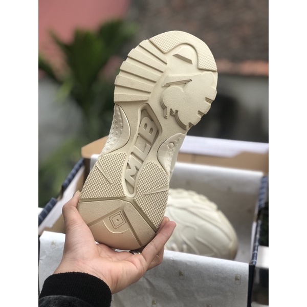 Giày thể thao sneaker in chữ ny đế trắng