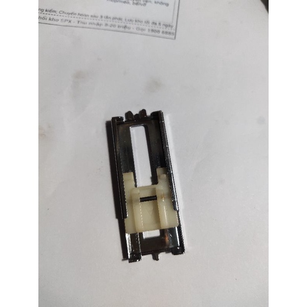 Chân vịt thùa khuyết  máy may gia đình