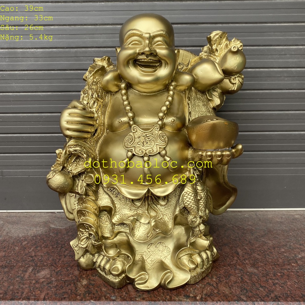 Tượng Di Lặc bột đá màu vàng đồng tay cầm quạt và thỏi vàng cao 39cm