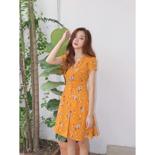 Váy Cổ Tim Hoa Vàng
