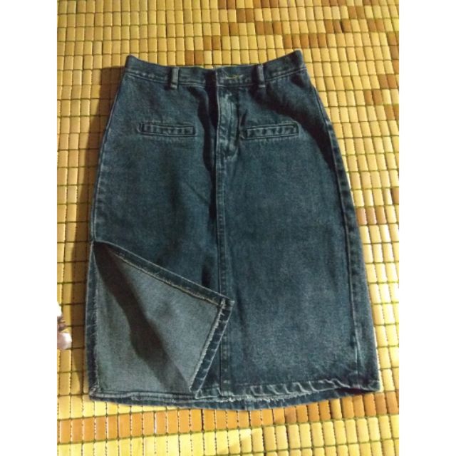 Cv bò size s xẻ 1 bên rất xinh và cá tính kết hợp phông hay sơ mi đều đẹp mặc đi làm và đi chơi hàng rất đẹp