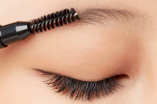 Chì kẻ mày định hình queenie