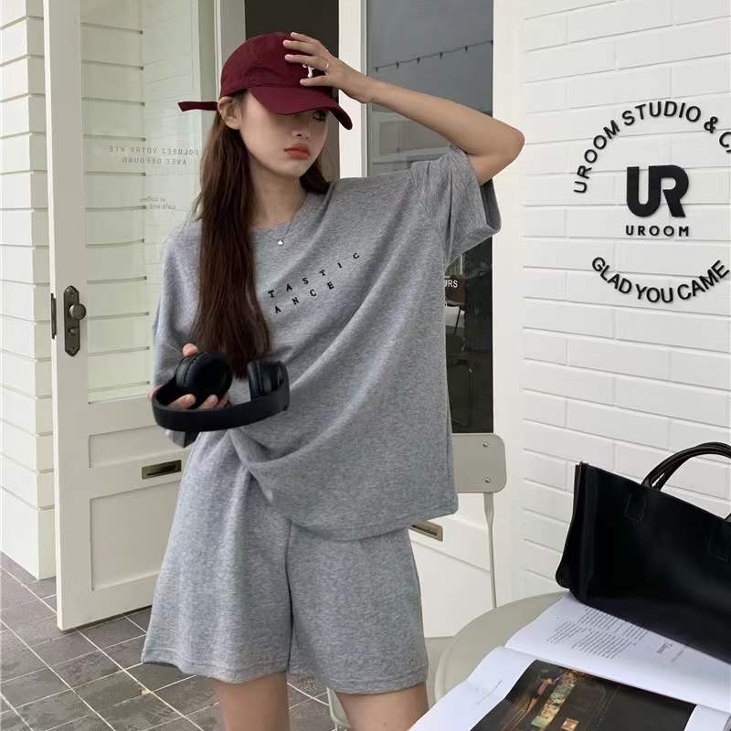 Set trang phục PERTY áo thun in họa tiết chữ cái và quần đùi màu trơn phong cách Hàn Quốc trẻ trung dành cho nữ
