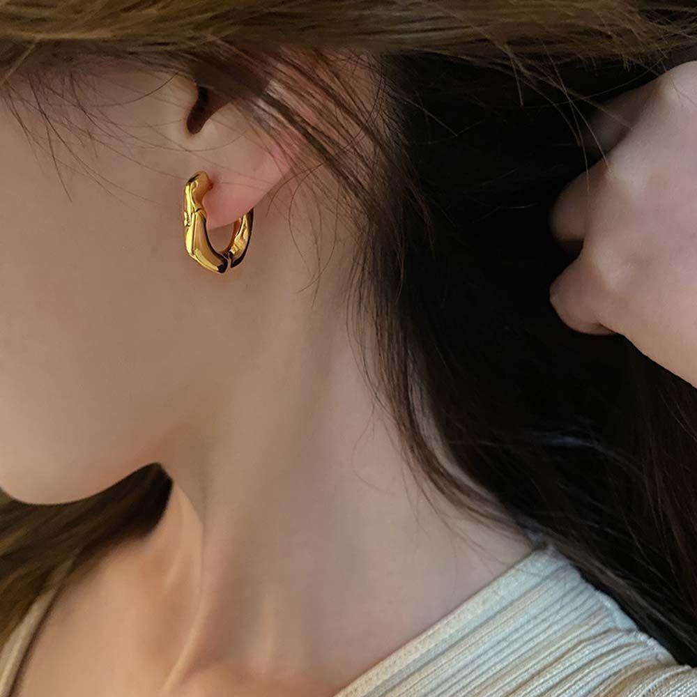 QQMALL Bông Tai Dạng Vòng Màu Bạc Dày Dặn Thời Trang Cho Nữ