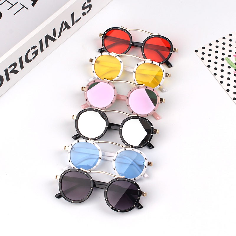 Kính mát gọng tròn phong cách Retro cho bé