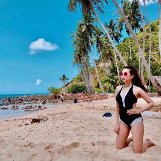 Đồ bơi cut out đen viền trắng