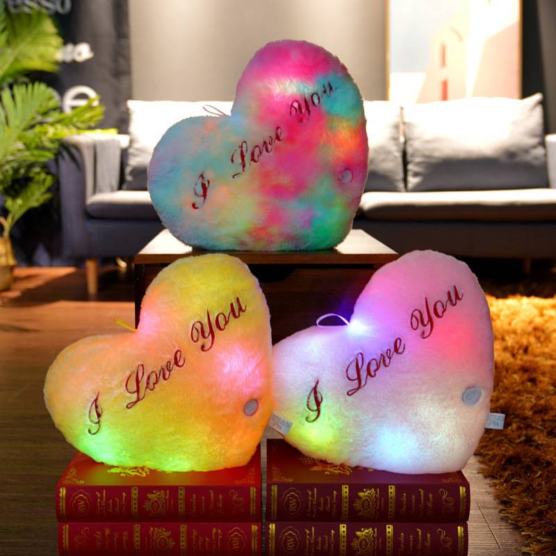 Gối nhồi bông thiết kế hình trái tim có đèn LED phát sáng kích thước 36x30cm tiện lợi
