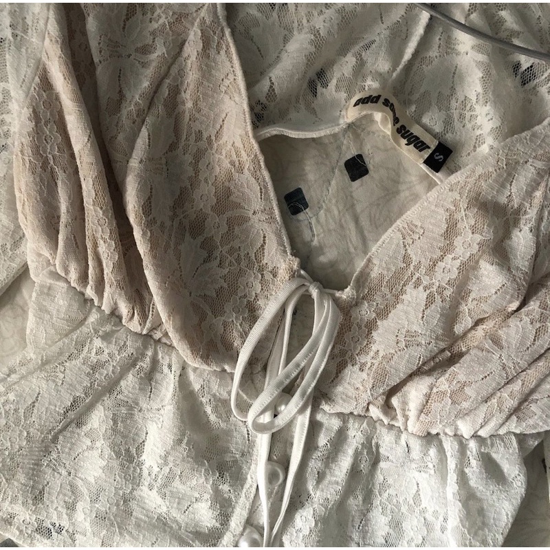 Áo tay dài ren khoét lưng add some sugar