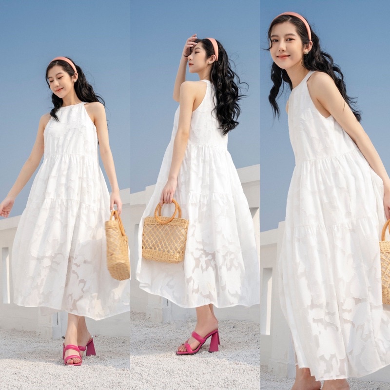 Đầm Maxi Cổ Yếm Vải Ren Hoa Viền Nổi Phom Suông Dài Váy Maxi Đi Biển Dáng Dài