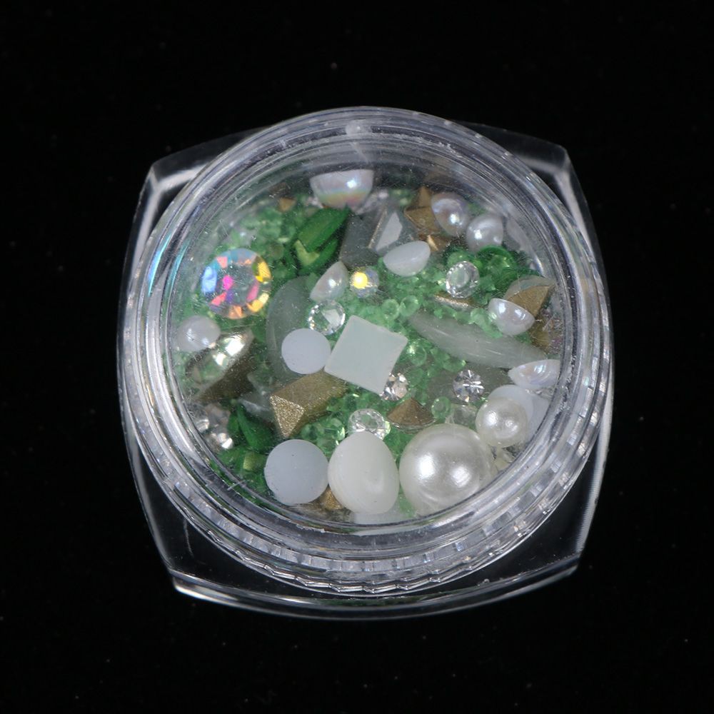 Đá kim tuyến đính móng trang trí