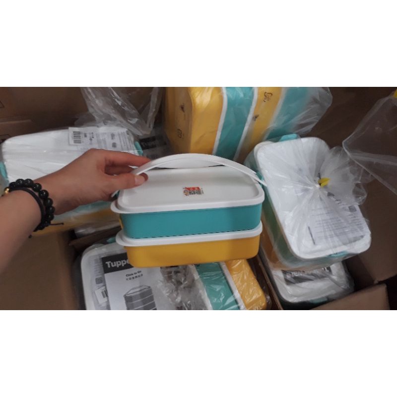 Hộp cơm Tupperware xanh vàng