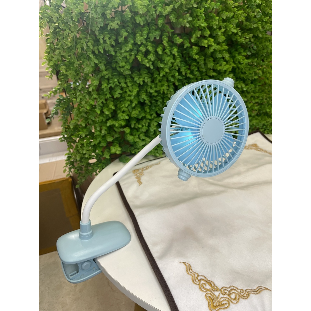 Quạt Mini Kẹp Tích Điện Clip Fan Siêu Tích Điện Tiện Lợi, Thuận Tiện Sử Dụng, Thiết Kế Thông Minh Góc Quay Quạt 360 Độ.