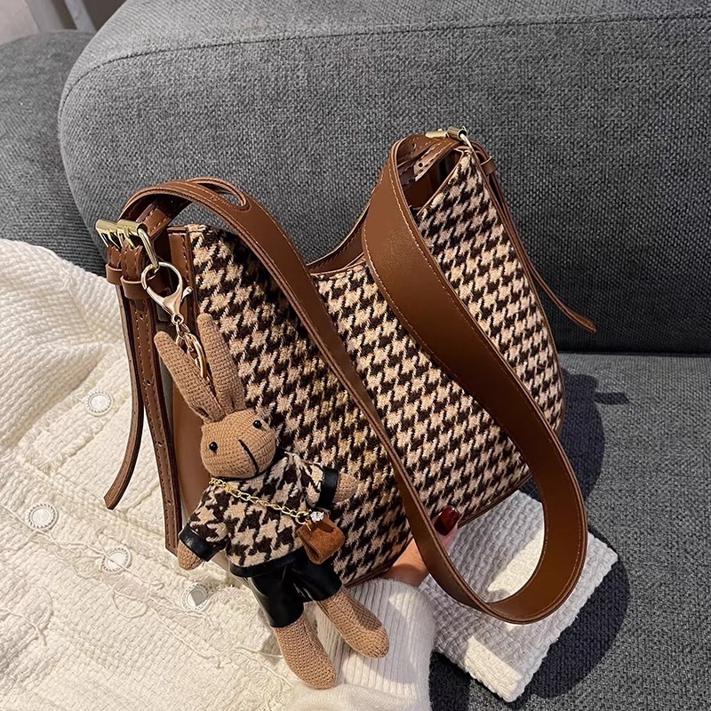 Túi Đeo Vai Đeo Chéo Da PU Phối Caro Hai Màu Có Kèm Móc Khoá Thỏ Xinh Xắn Thời Trang Hàn Quốc