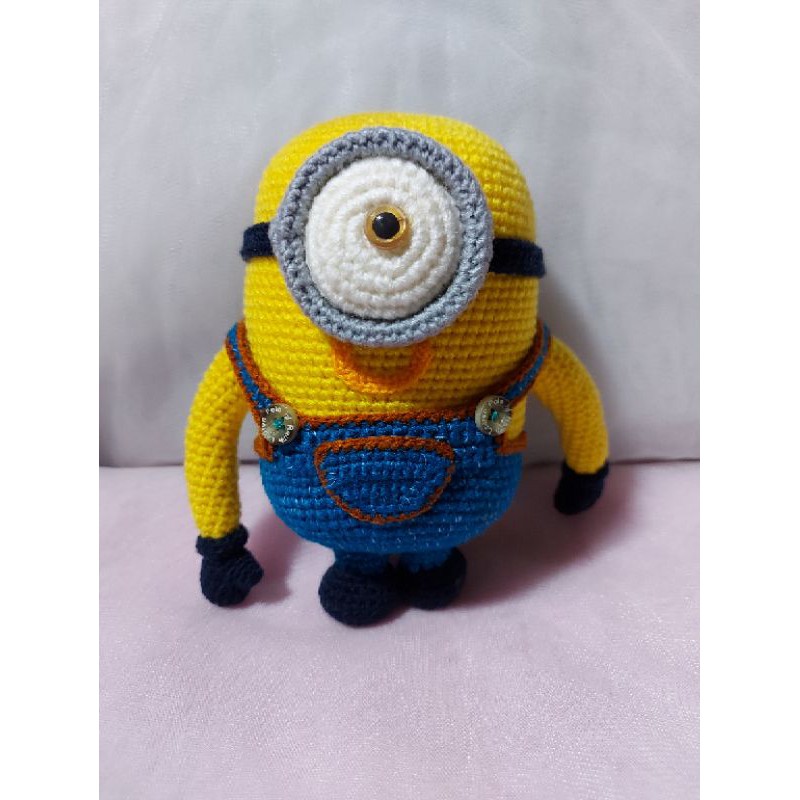 Minion len 1 mắt tinh nghịch.