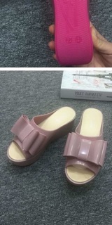 Dép nhựa đi mưa siêu bền