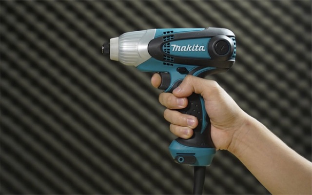 TD0101 Máy bắt vít dùng điện 230w makita