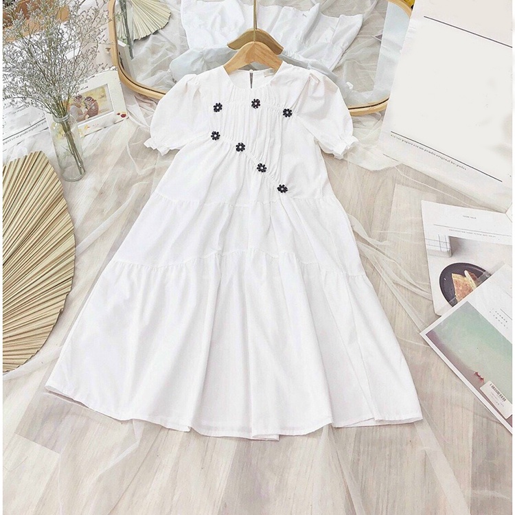 Đầm trắng cổ tròn đính hoa nhí siêu xinh Váy suông babydoll nhún ngực