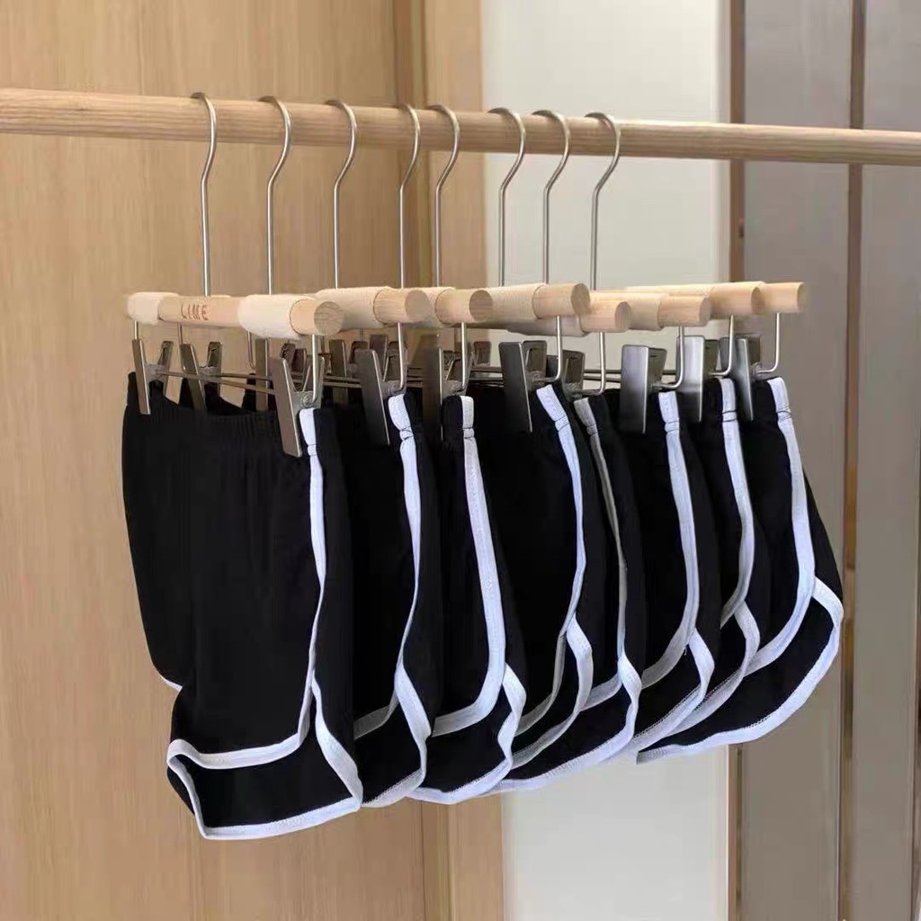 Quần đùi viền đen KA Closet thiết kế1 sọc viền thể thao bên hông co giãn thoải mái thich hợp mặc nhà, tập gym.