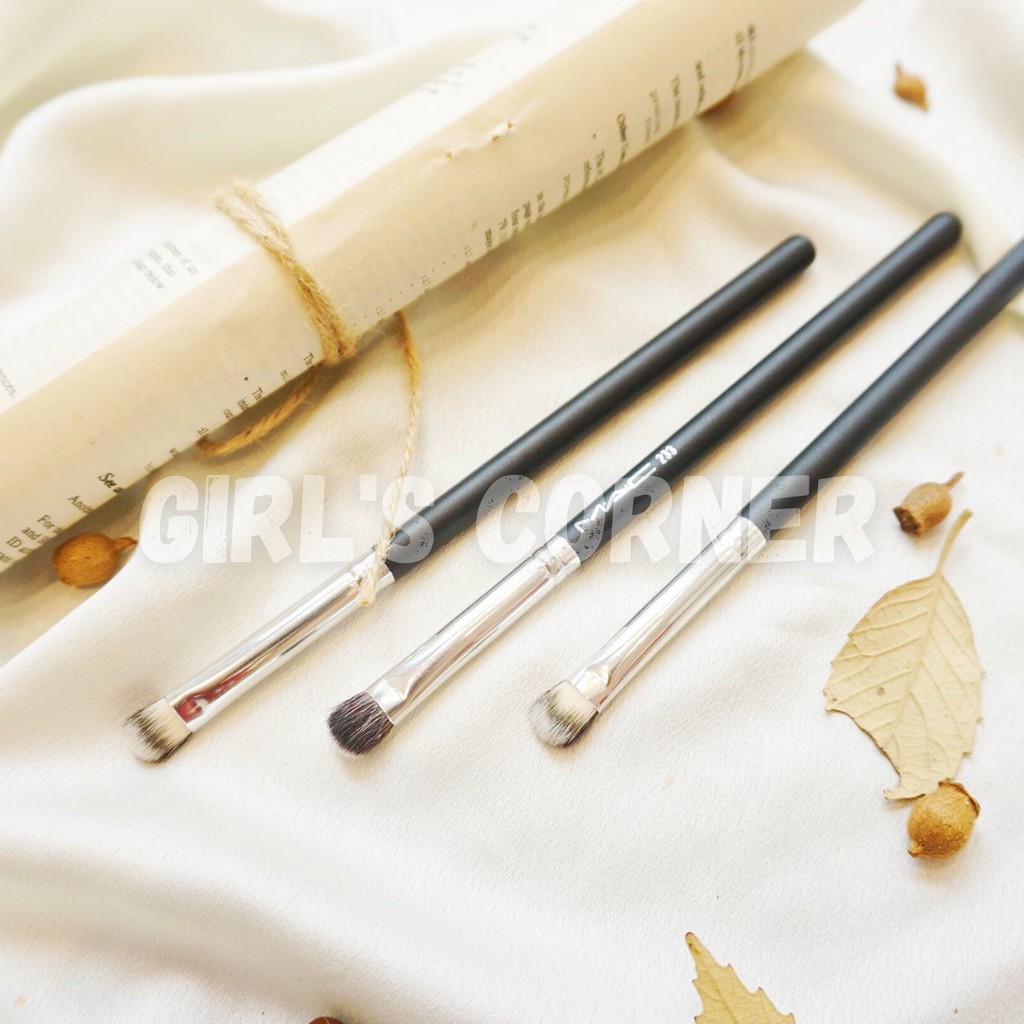 Cọ bầu mắt - mí dưới MAC 233 Split Fibre Eye Shadow