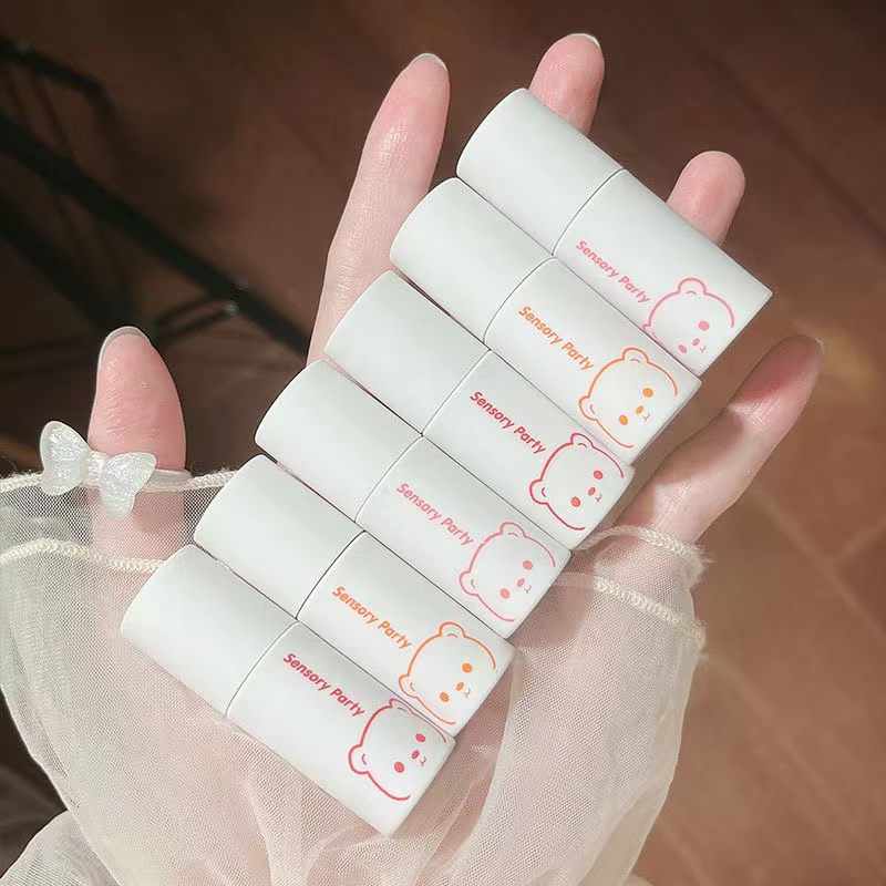 Set 3 Son Bóng Dưỡng Ẩm Lâu Trôi Chống Thấm Nước Thiết Kế Hình Chú Gấu Dễ Thương