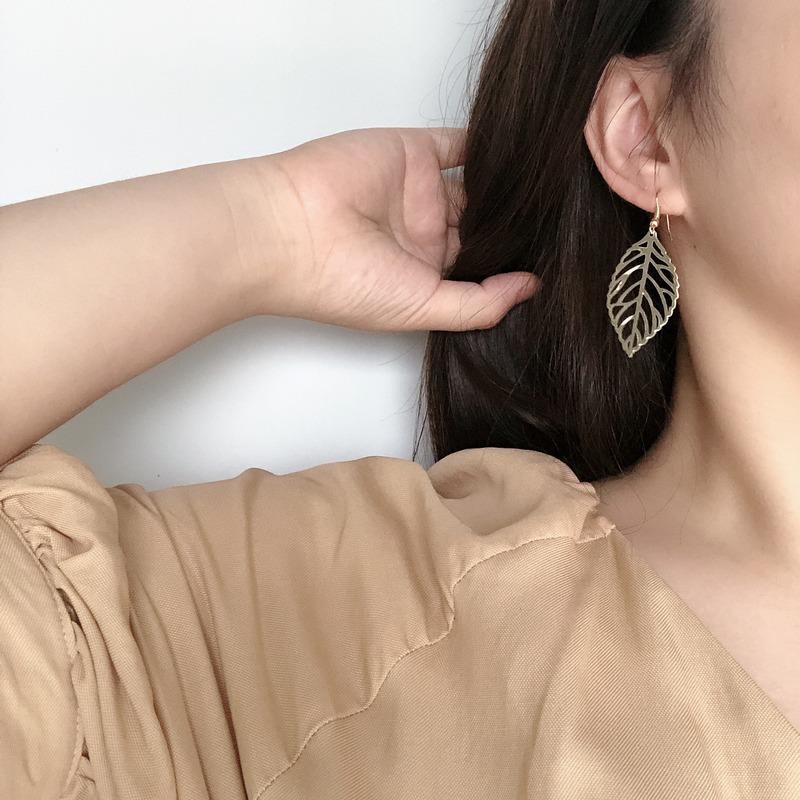 Khuyên Tai Kim Loại Hình Lá Phong Cách Âu Mỹ